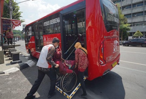Trans Semarang Hadirkan Bus Low Entry untuk Disabilitas