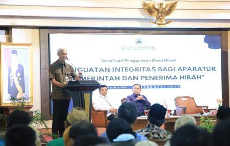 Ganjar Kucurkan Rp 148 Miliar Dana Hibah kepada 2.230 Penerima