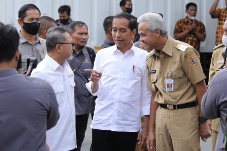 Ganjar dan Jokowi Sidak Tiga Pasar Tradisional, Harga Kepokmas Cenderung Stabil