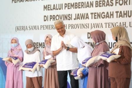 Turunkan Angka Stunting dan Gizi Buruk, Ganjar Kembangkan Pilot Project Beras Fortifikasi