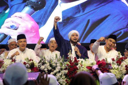 Jateng Berselawat di Banyumas, Ganjar Ajak Ribuan Orang Doakan Bangsa
