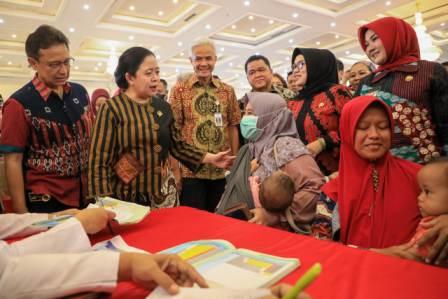 Gubernur Jawa Tengah Ganjar Pranowo dan Ketua DPR RI Puan Maharani menghadiri pelaksanaan imunisasi inactivated polio vaccine dosis 2 (IPV2) skala nasional, di Klaten, Rabu (21/6/2023)