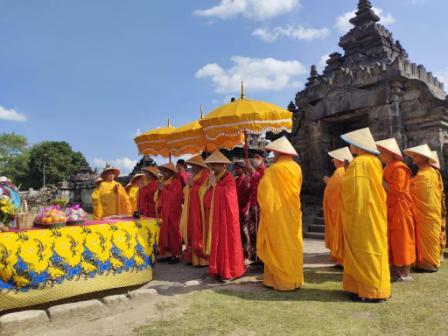 Kirab Waisak, Jadi Momen Promosikan Wisata Candi Sojiwan dan Plaosan