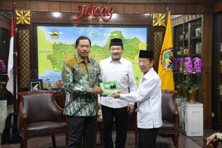 Maksimalkan Penanganan Kemiskinan di Jateng, Nana Sudjana Dorong Peningkatan Kinerja Baznas