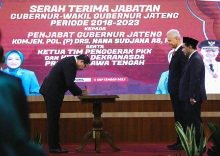 Resmi Jabat Pj Gubernur Jateng, Nana Sudjana Siap Lanjutkan ’Mboten Korupsi Mboten Ngapusi’