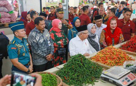 Pj Gubernur Dampingi Wapres Pantau Harga Pokok di Pasar Johar