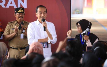 Presiden Jokowi Serahkan Bansos untuk 1.000 Warga Cilacap