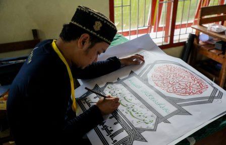 Cerita Peserta MTQ Jateng di Pati, 8 Jam Bikin Kaligrafi Terbaik