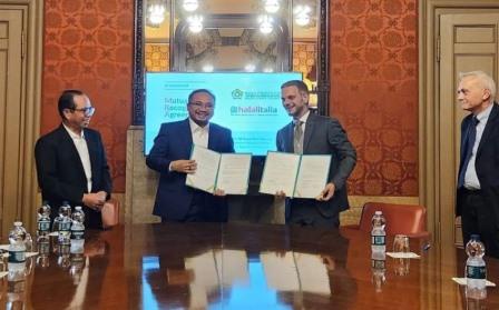 Menag Tandatangani MRA Jaminan Produk Halal Pertama di Eropa