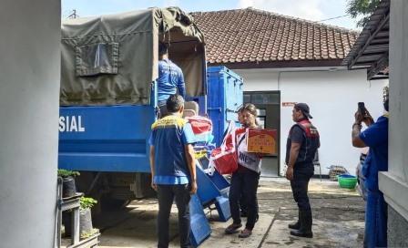 Kemensos Salurkan Bantuan untuk 2.646 Warga Korban Banjir Sumedang