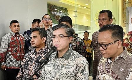 Kemnaker Bakal Kaji Penghapusan Batas Usia Kerja