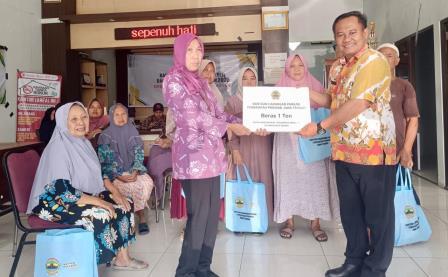 Tangani Warga Terdampak Banjir Rob Demak, Pemprov Jateng Layani Kesehatan Gratis dan Beri Berbagai Bantuan