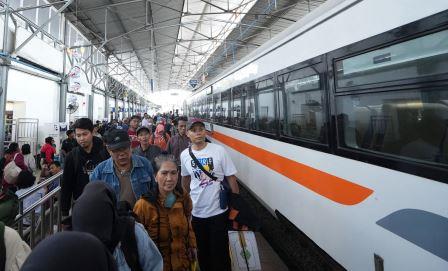 Angka Penumpang KA Lokal Daop 4 Tembus 567 Ribu, Dorong Konektivitas dan Pemerataan Ekonomi