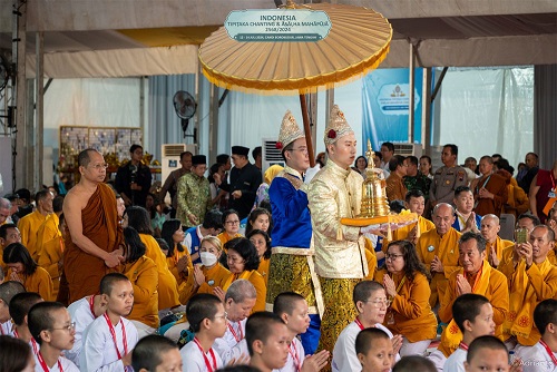 2.007 Umat Buddha Ikuti Indonesia Tipitaka Chanting di Borobudur