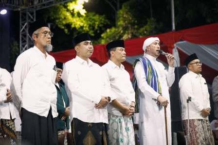 Ribuan Warga Hadiri Jateng Bersholawat, Ahmad Luthfi Doakan Warganya Makmur dan Tenteram