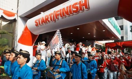 HUT RI, Menag dan Tokoh Lintas Agama Ikuti Gerak Jalan Kerukunan