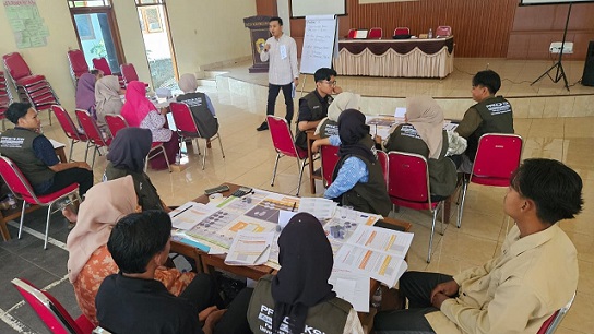 Bank Jateng ber kolaborasi dengan Tim PPK Ormawa Kelompok Studi Ilmiah (KSI) Fakultas Pertanian (FP) Universitas Sebelas Maret (UNS) menyelenggarakan kegiatan sosialisasi literasi keuangan dengan konsep inovatif, yakni Mikro Bisnis Game (MBG) yang berlangsung di Desa Karangbangun, Kecamatan Matesih, Kabupaten Karanganyar, pada 7 dan 8 Oktober 2025.