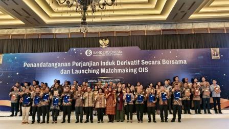 Kegiatan penandatanganan Perjanjian Induk Derivatif Antarbank dan Launching Matchmaking OIS yang digelar Bank Indonesia di Grand Ballroom Hotel Kempinski, Jakarta, Jumat (26/9/2025)